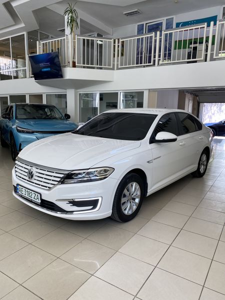 Volkswagen E-Lavida 2021 | 278km | Base | Полярно-білий nayavnist-volkswagen-e-lavida-2021-278km-base-poliarno-bilyi фото